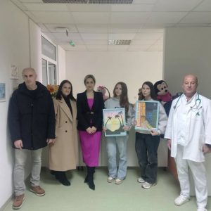 Read more about the article Dar umjetnosti i dobrote: Naši učenici uljepšali Odjel pedijatrije svojim likovnim radovima