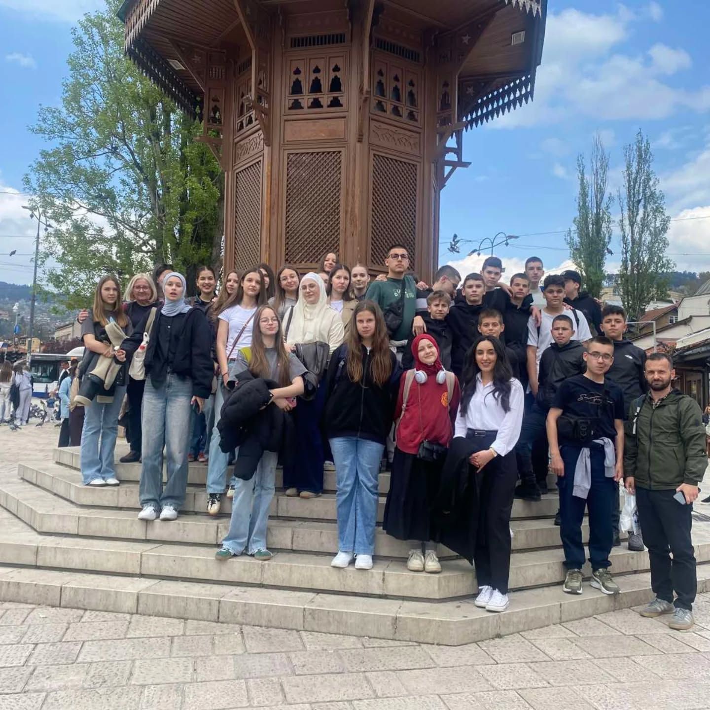 Read more about the article Spoj kultura i jezika: Naši učenici posjetili Goethe Institut i Institut Yunus Emre u Sarajevu